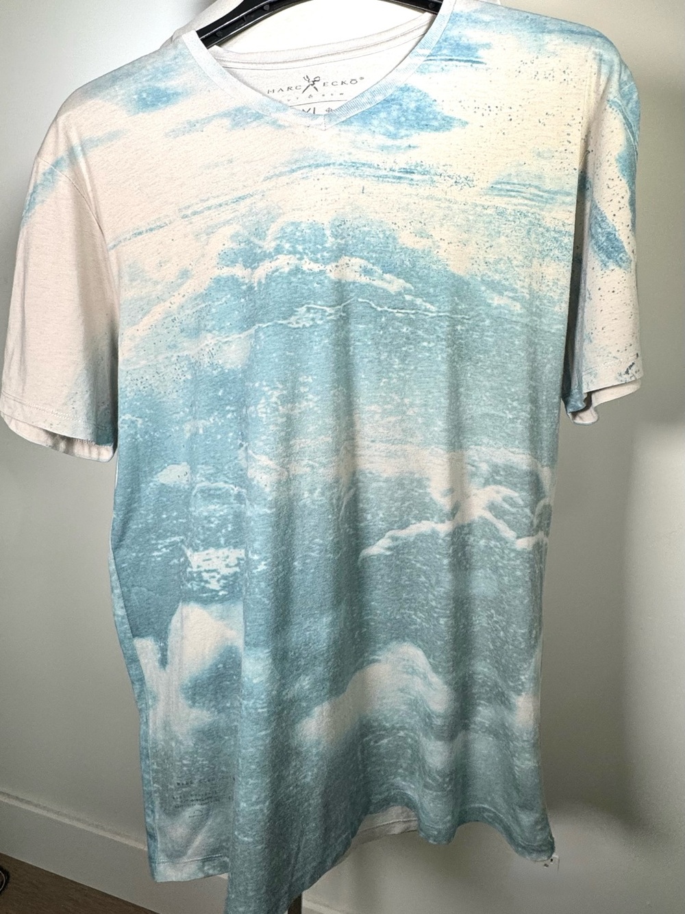 Marc Ecko Cut & Sew XL Ocean Sky Print V-Neck Tee Unisex Very Soft